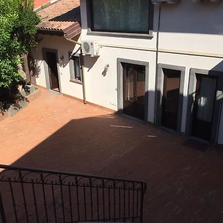 Pensjonat Domus Giuliae Trecastagni